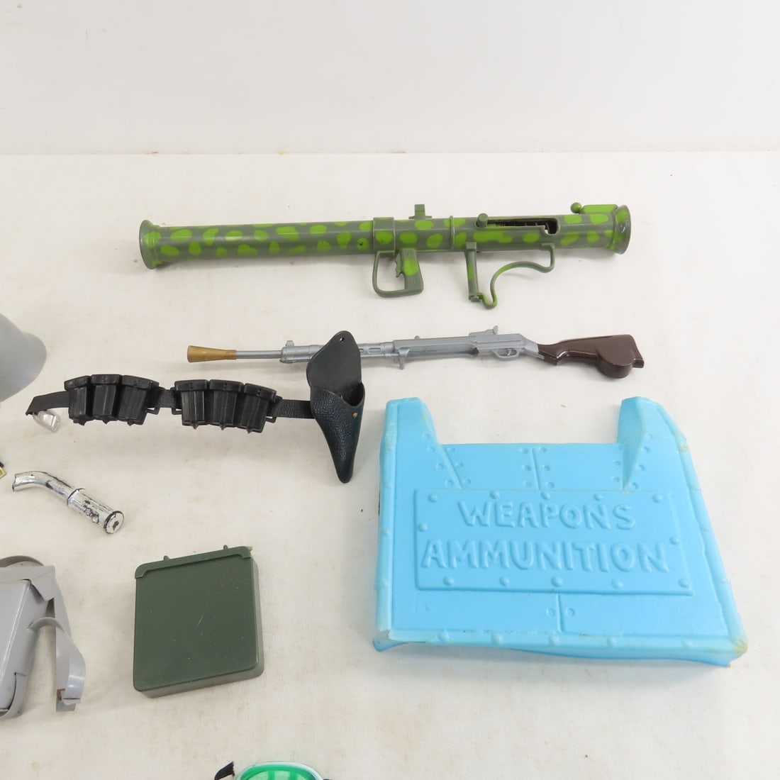 Vintage GI Joe Sentry Post Carry Case & Figures - 5