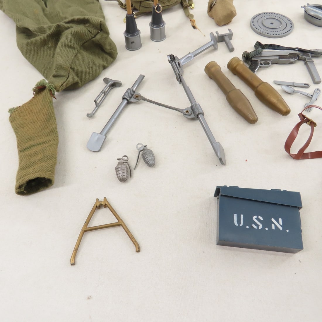 Vintage GI Joe Sentry Post Carry Case & Figures - 7