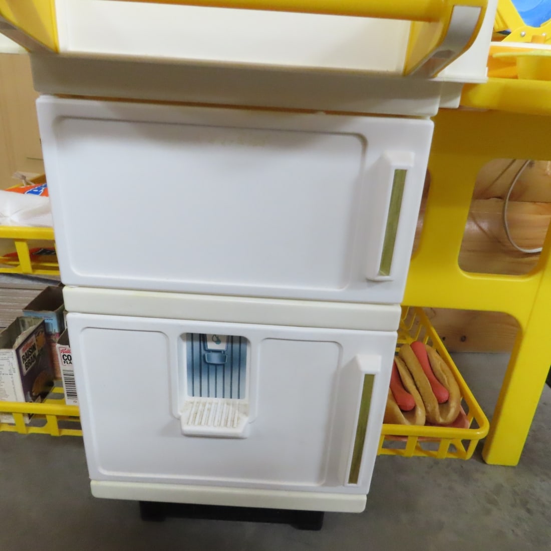 1980's Fisher Price Kitchen & More - 9