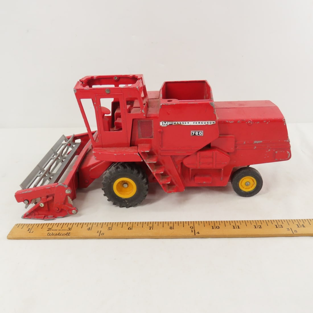ERTL 1:16 Scale Massey Ferguson 760 Combine - 2