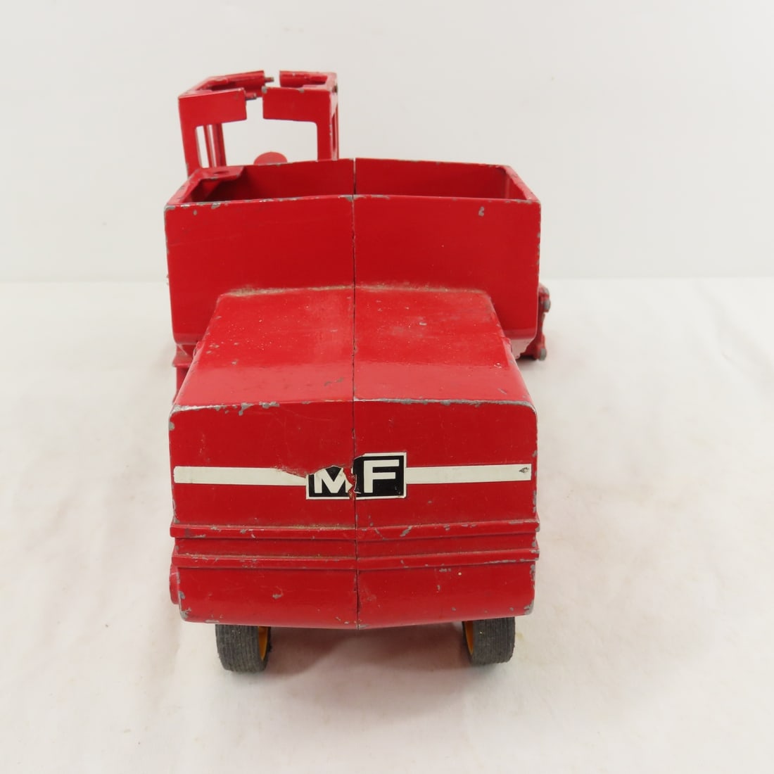 ERTL 1:16 Scale Massey Ferguson 760 Combine - 4