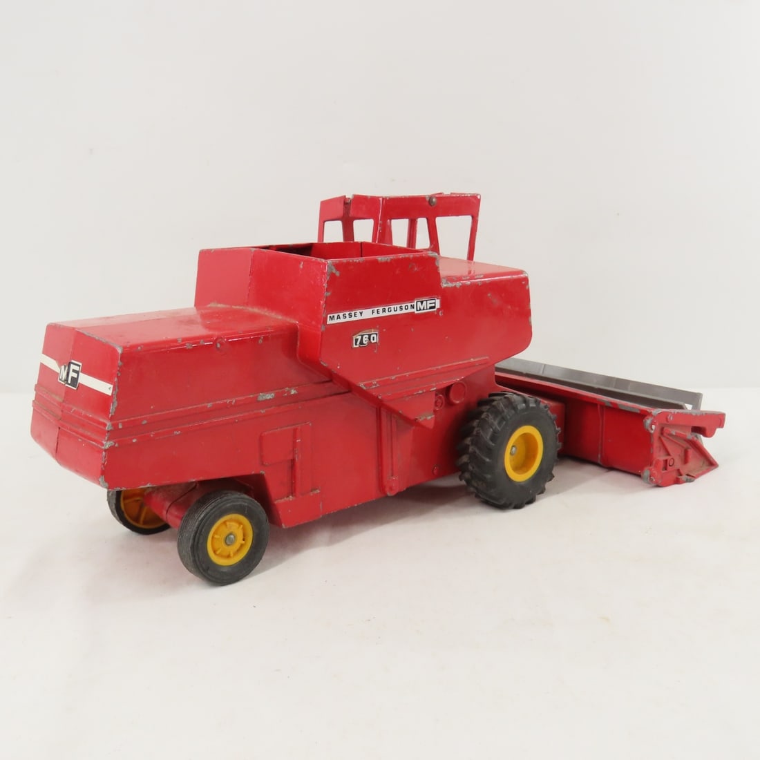 ERTL 1:16 Scale Massey Ferguson 760 Combine - 5