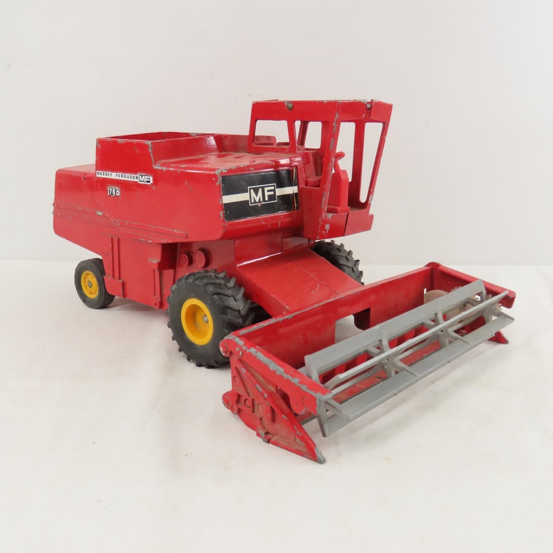 ERTL 1:16 Scale Massey Ferguson 760 Combine - 7