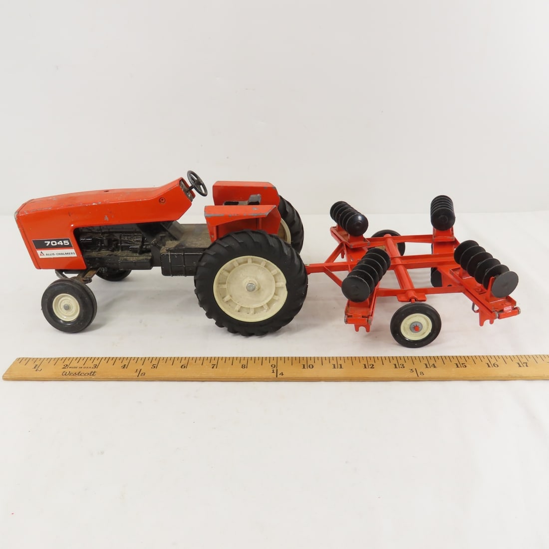 ERTL 1:16 Scale Allis Chalmers 7045 & Wing Disc - 2