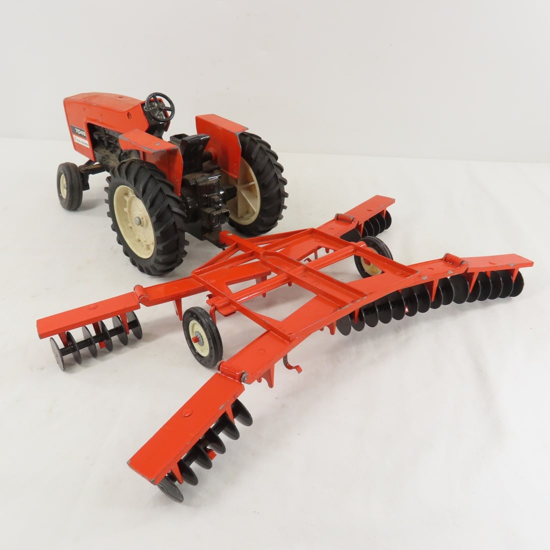 ERTL 1:16 Scale Allis Chalmers 7045 & Wing Disc - 4