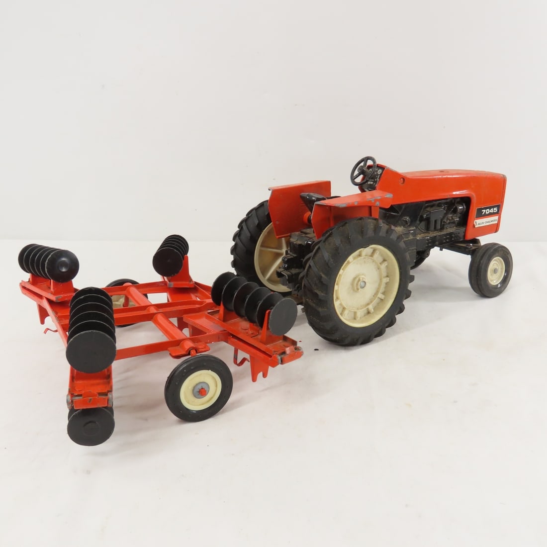 ERTL 1:16 Scale Allis Chalmers 7045 & Wing Disc - 6