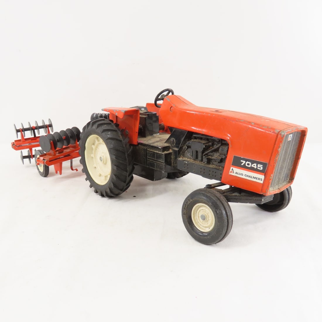 ERTL 1:16 Scale Allis Chalmers 7045 & Wing Disc - 8