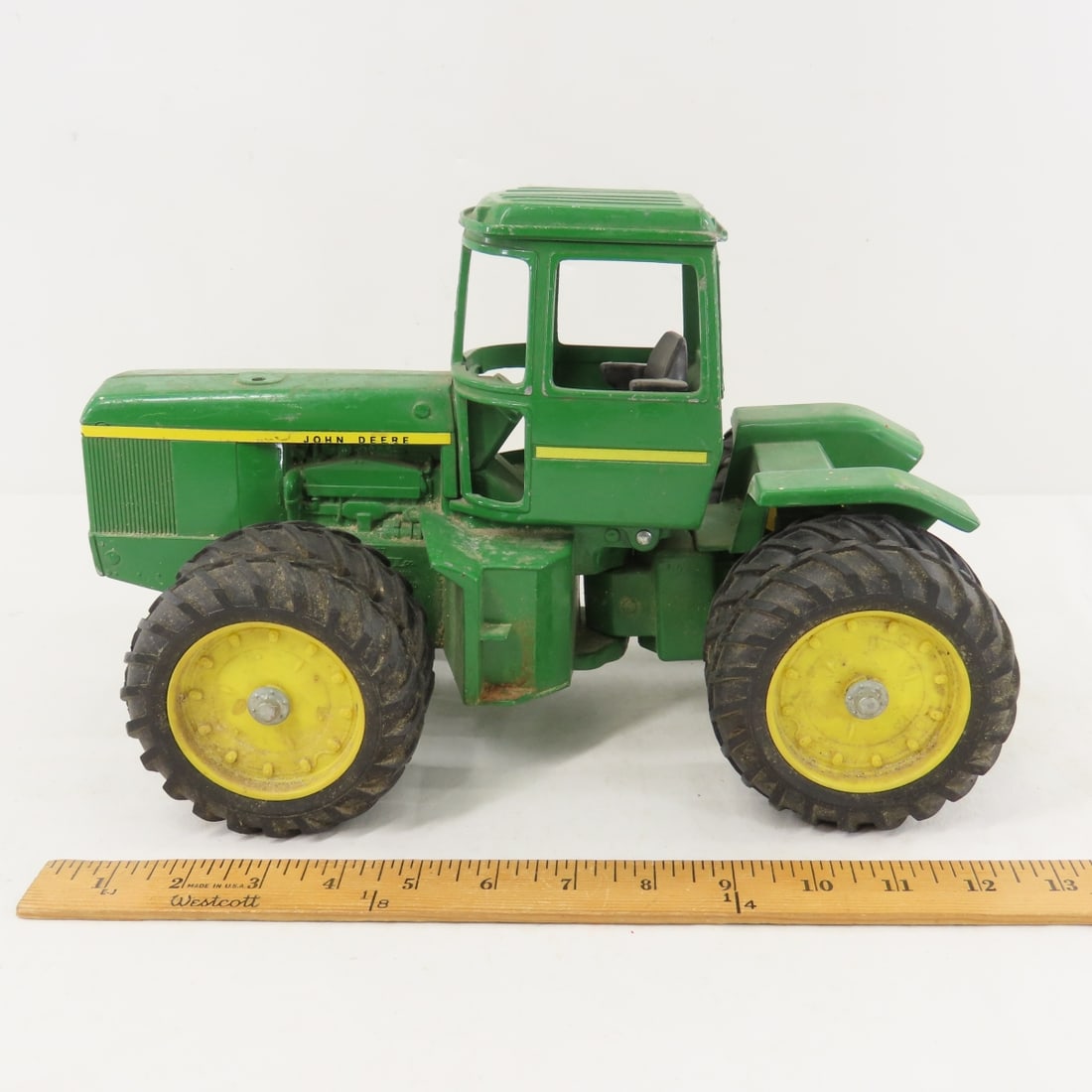 ERTL 1:16 Scale John Deere 8640 4WD Tractor - 2