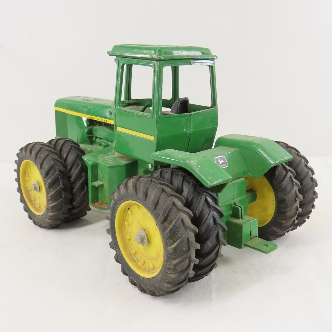 ERTL 1:16 Scale John Deere 8640 4WD Tractor - 3