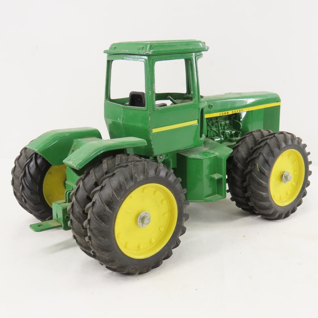 ERTL 1:16 Scale John Deere 8640 4WD Tractor - 5