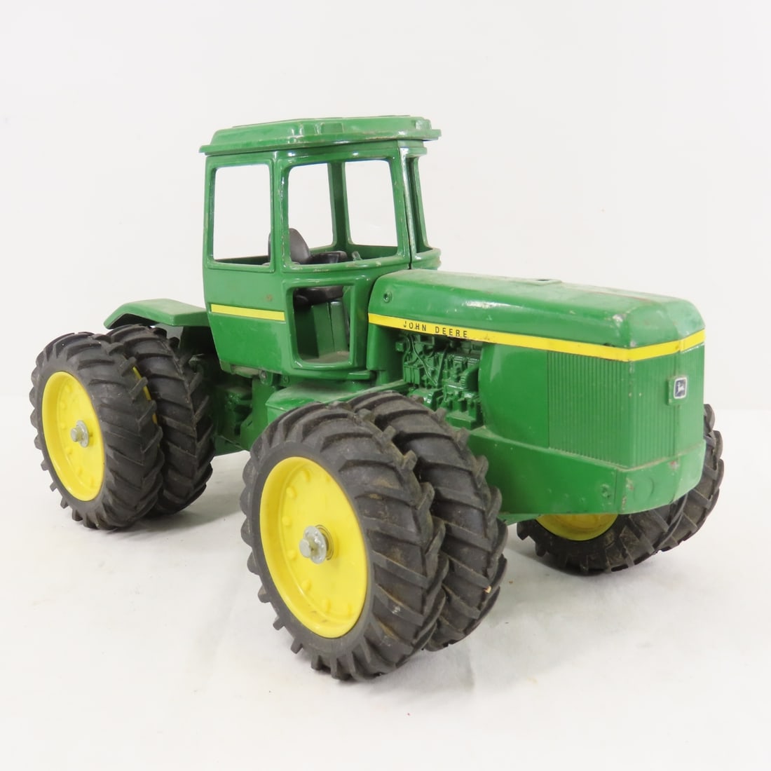 ERTL 1:16 Scale John Deere 8640 4WD Tractor - 7