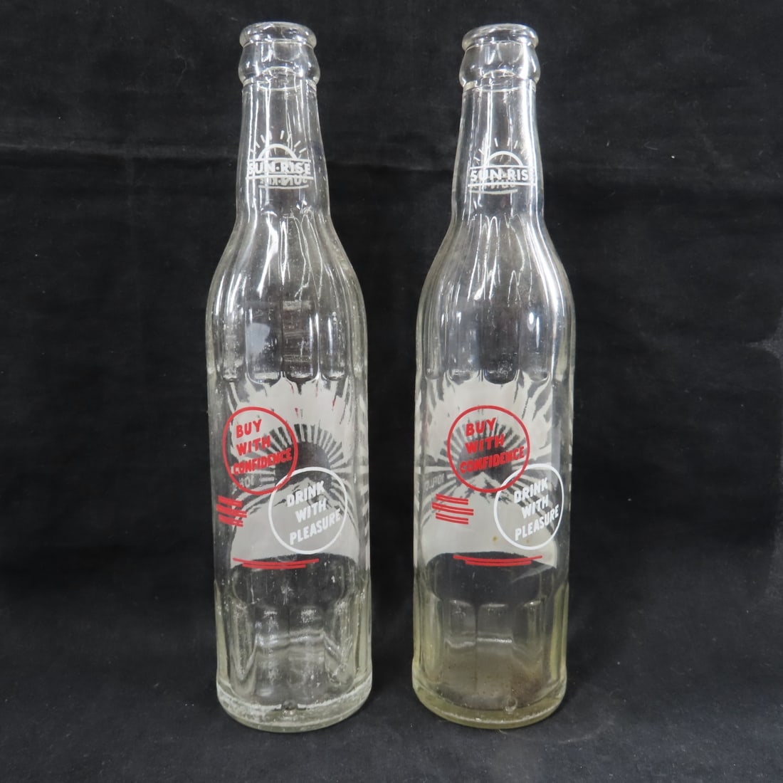 24 Vintage Sun-Rise Soda Bottles, Wood 7-Up Crate - 3