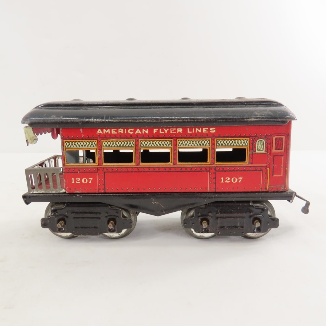 6 Pre-War Lionel, American Flyer Train Cars - 2
