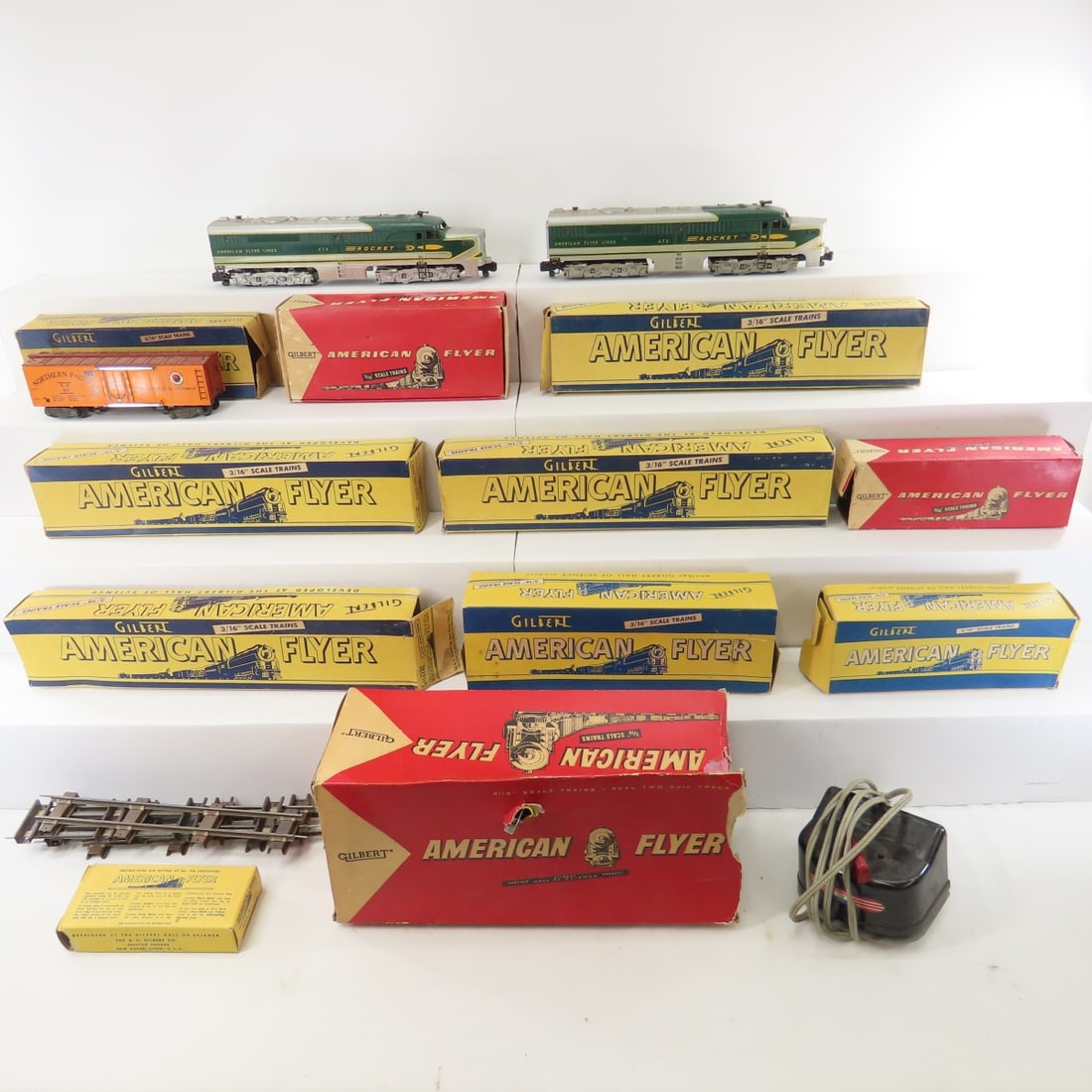 American Flyer S Gauge 474/475 Engines, Other Cars: American Flyer S Gauge 474/475 Engines, Other Cars - American Flyer Lines 3/16 Scale, S gauge. 474/475 Diesel Engines, (3)Hamilton 962 Passenger Cars, Washington 963 Passenger Car, 973 Operating Milk 