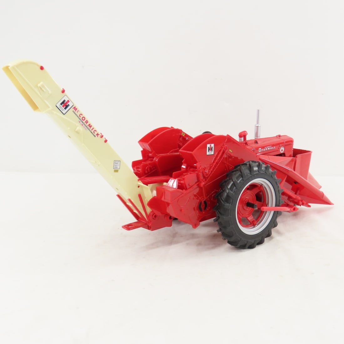 ERTL Farmall Super M Tractor with Picker in Box - 5