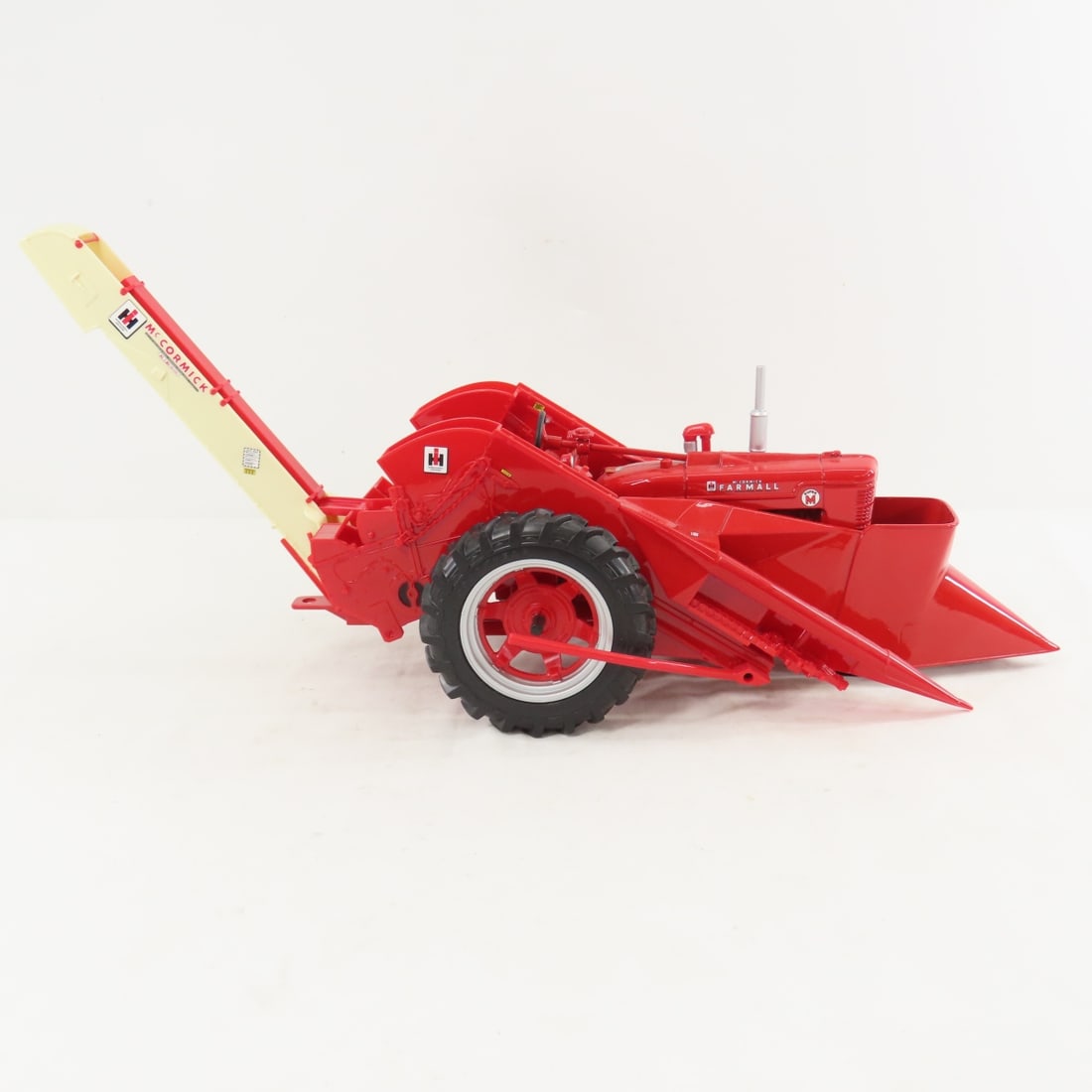 ERTL Farmall Super M Tractor with Picker in Box - 6