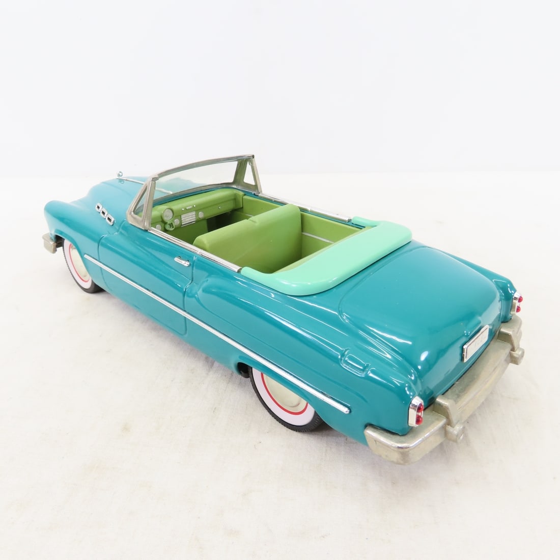 Fifties Co Japan 1950 Buick Tin Friction Car - 4