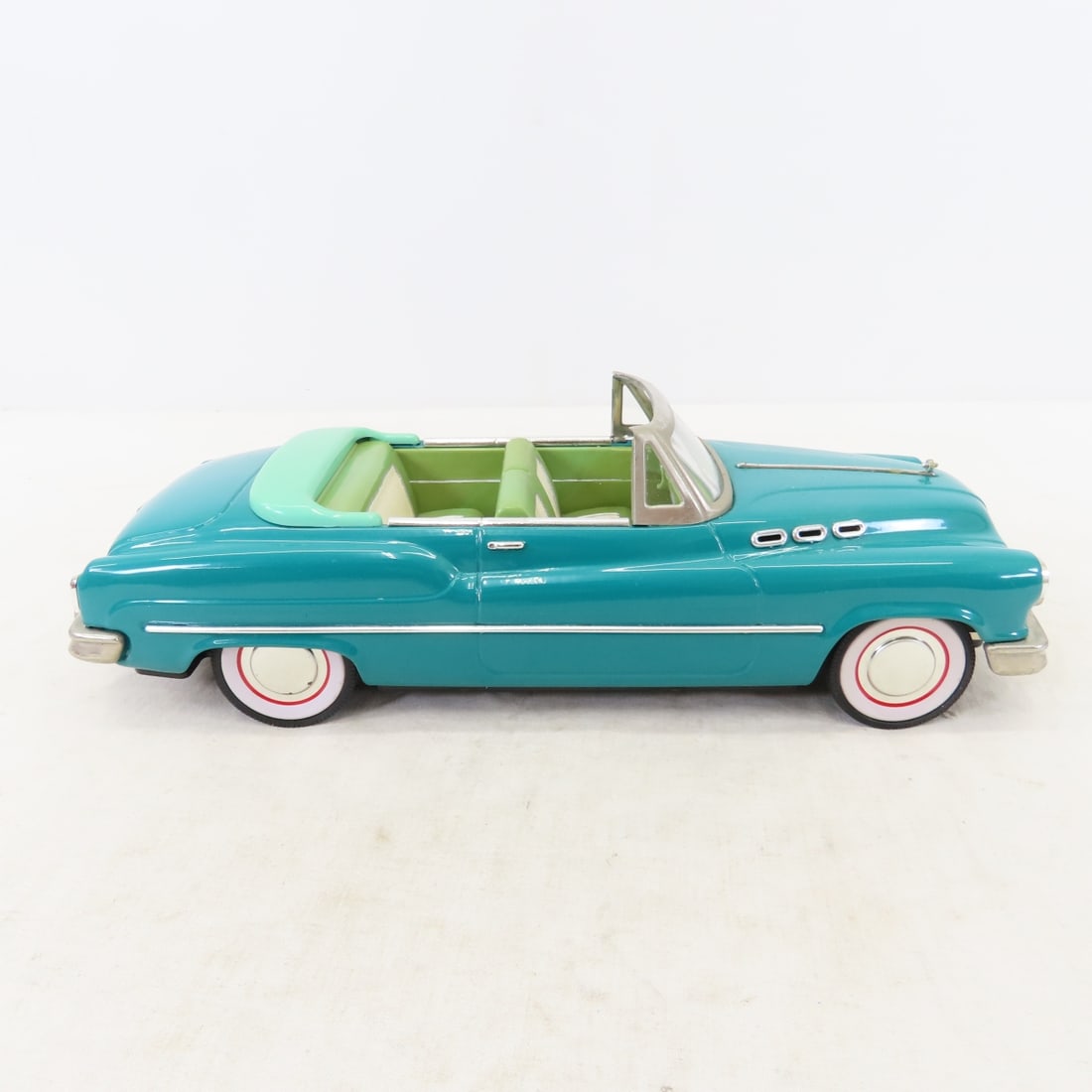 Fifties Co Japan 1950 Buick Tin Friction Car - 7