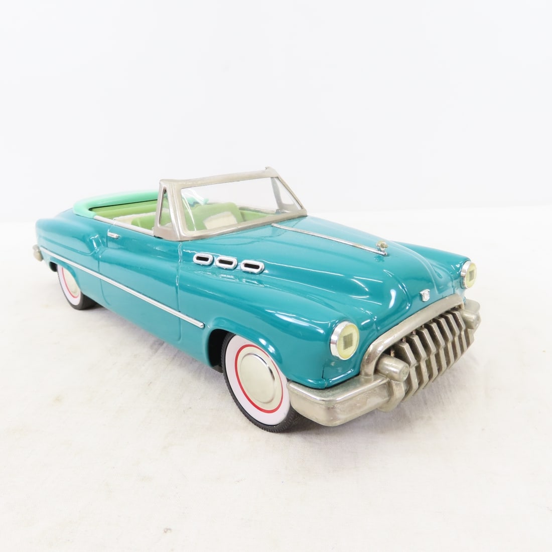 Fifties Co Japan 1950 Buick Tin Friction Car - 8