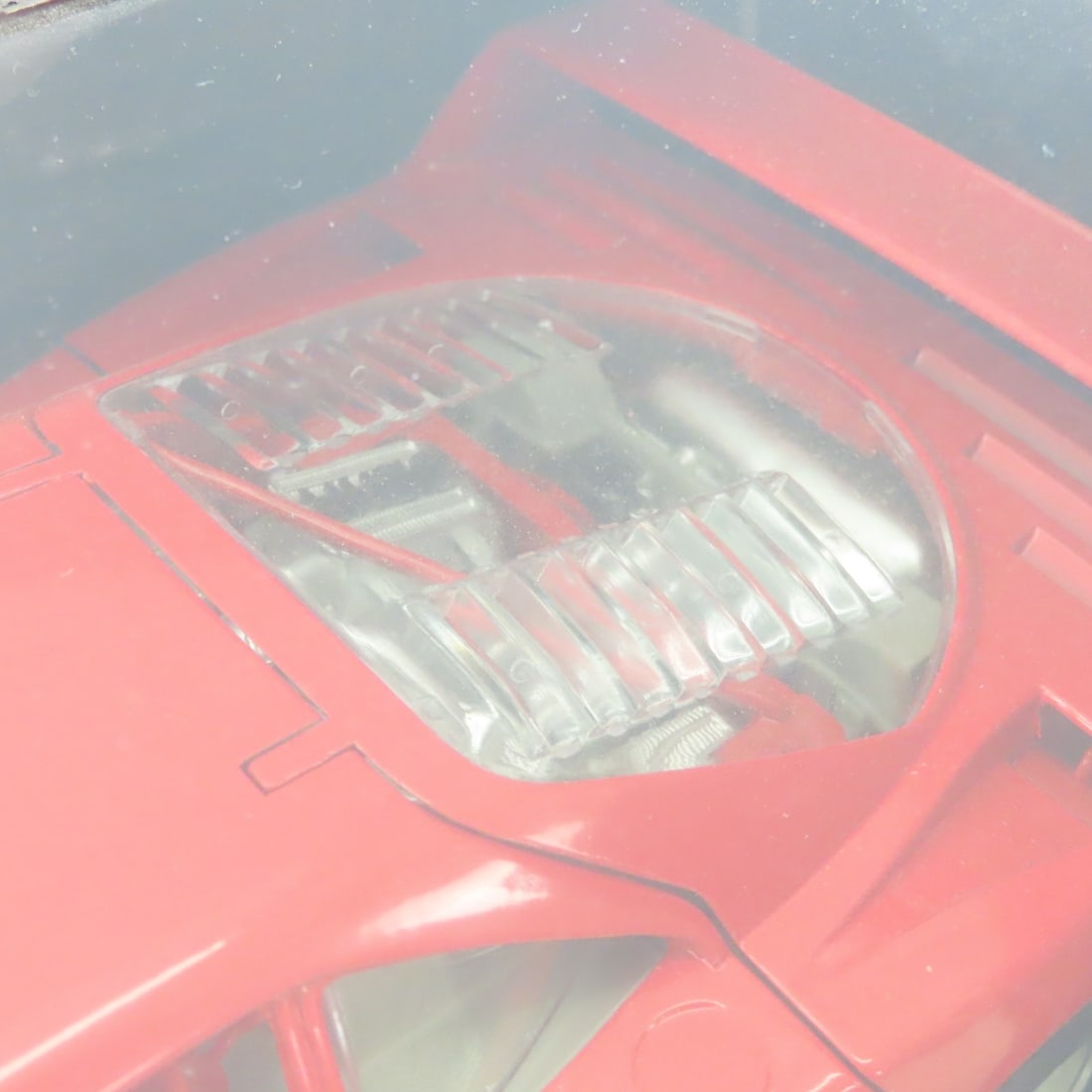 Burago 1:18 Ferrari F40 1987 - Red in Box - 4