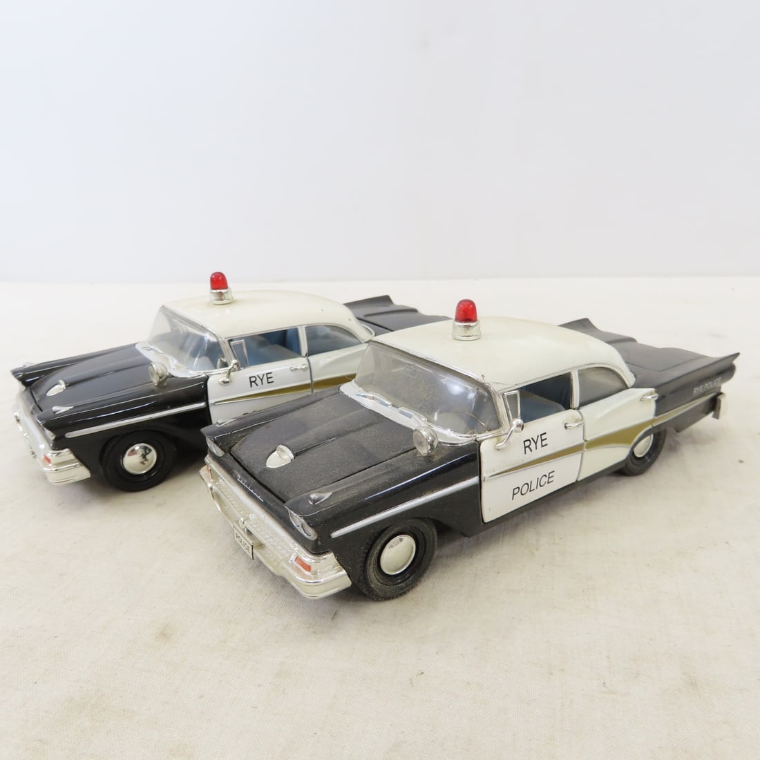 11 Arko products 1:24 Scale Diecast Cars - 2
