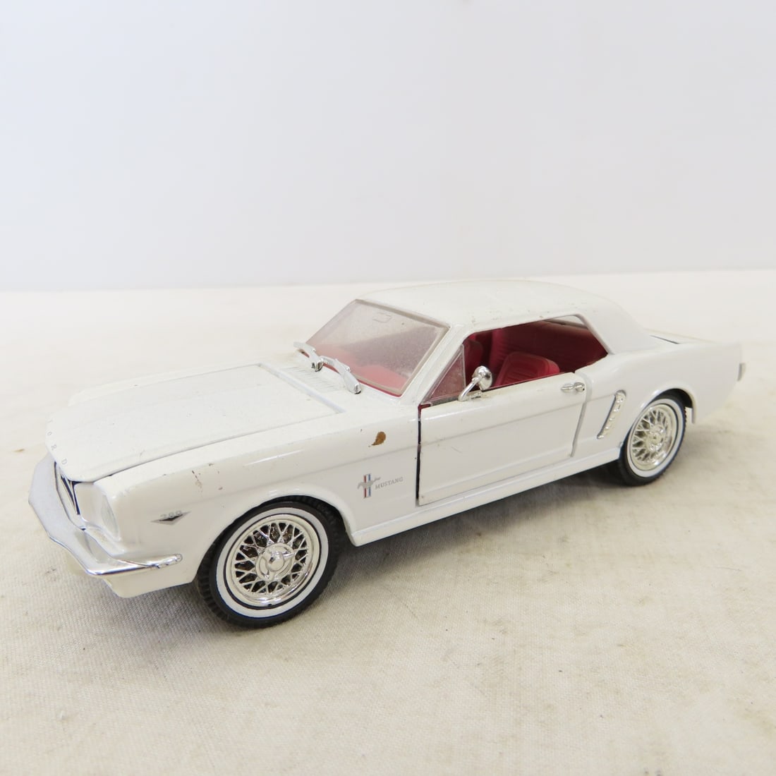 11 Arko products 1:24 Scale Diecast Cars - 5