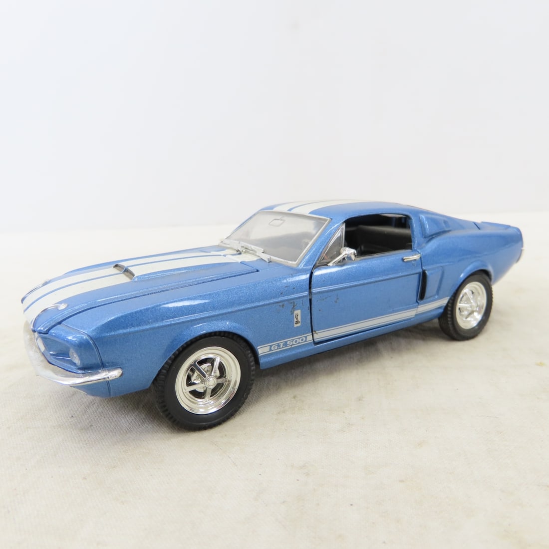 11 Arko products 1:24 Scale Diecast Cars - 7