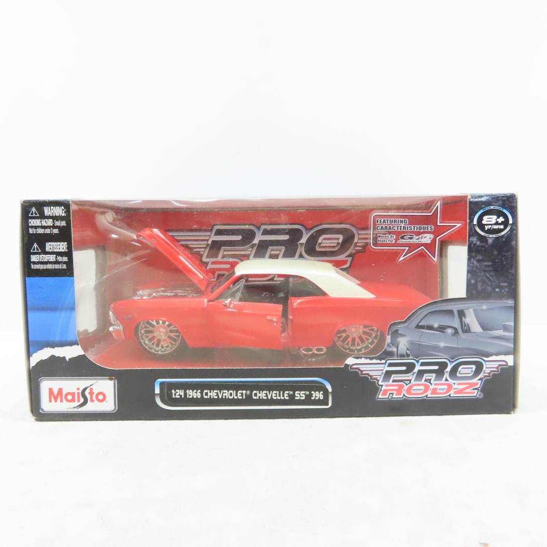 6 Pontiac & Chevrolet 1:24 Diecast in Boxes - 6