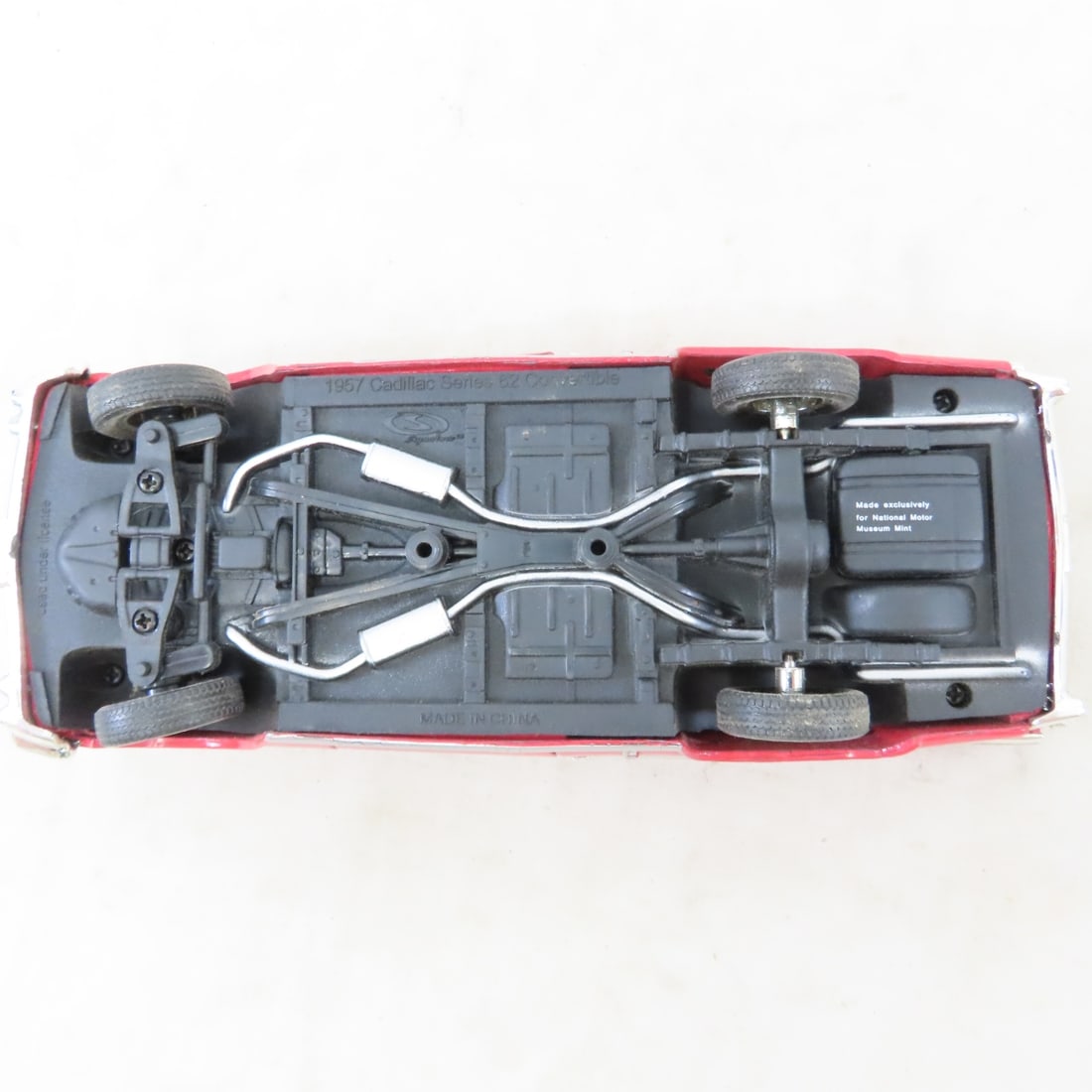 8 Road Signature 1:24 Scale Cars & 3 Gas Pumps - 5