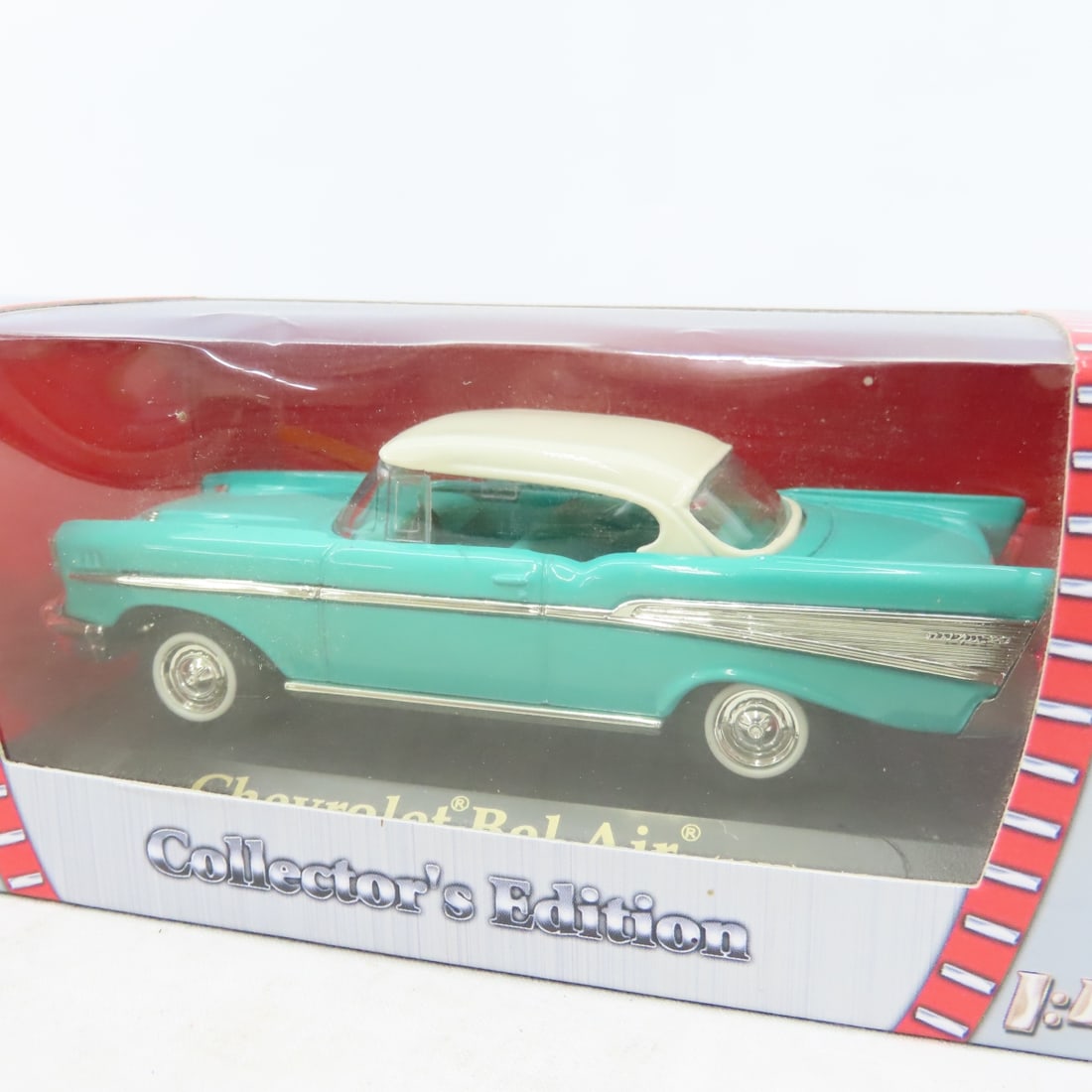 10 Road Signature Collector's Edition 1:43 Diecast - 6