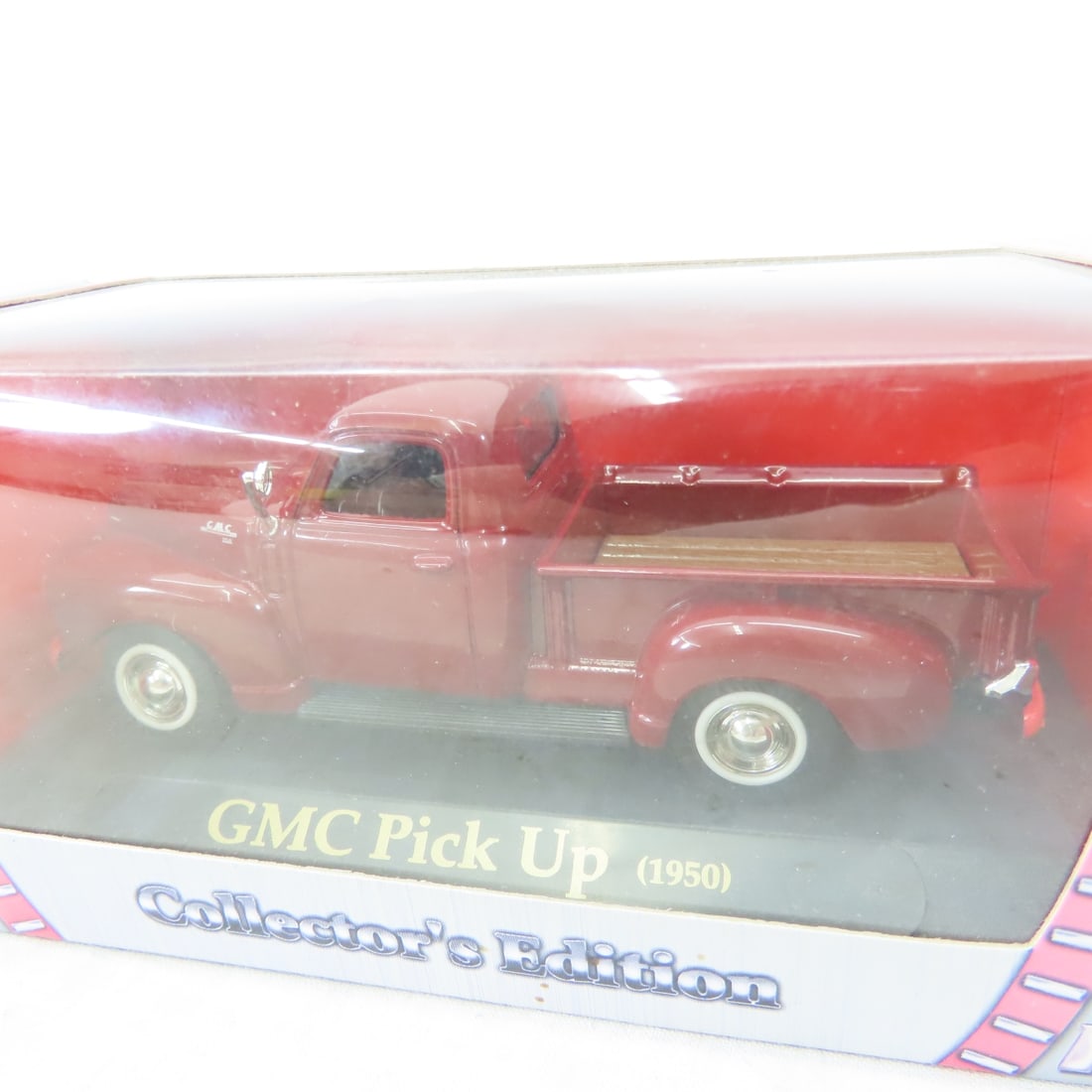 10 Road Signature Collector's Edition 1:43 Diecast - 8