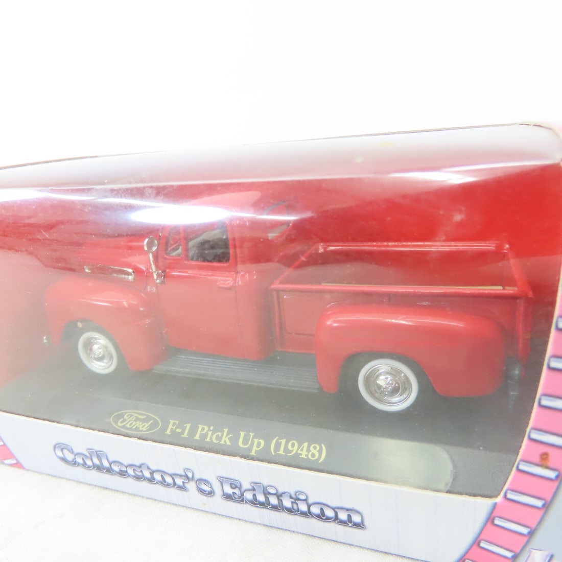 10 Road Signature Collector's Edition 1:43 Diecast - 9