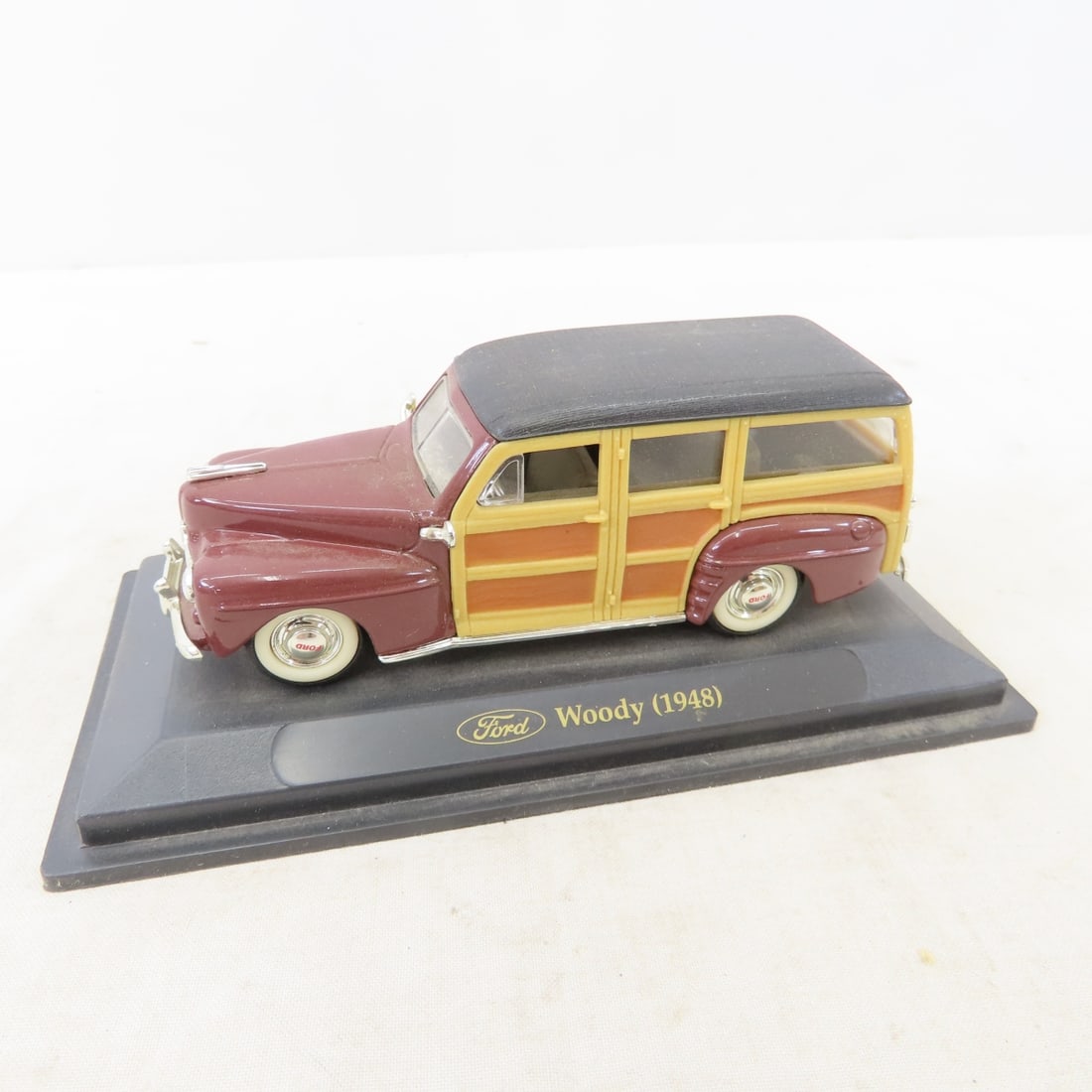 16 Road Signature Collector's Edition 1:43 Diecast - 2