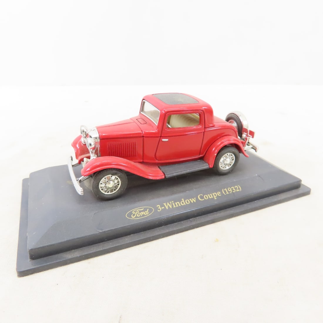 16 Road Signature Collector's Edition 1:43 Diecast - 4