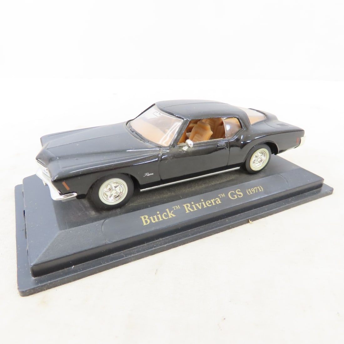 16 Road Signature Collector's Edition 1:43 Diecast - 5