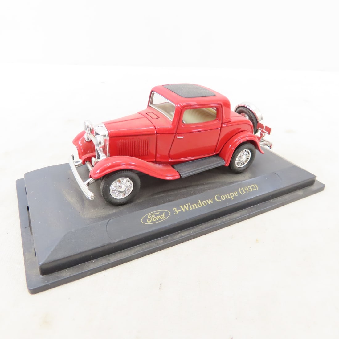 16 Road Signature Collector's Edition 1:43 Diecast - 6