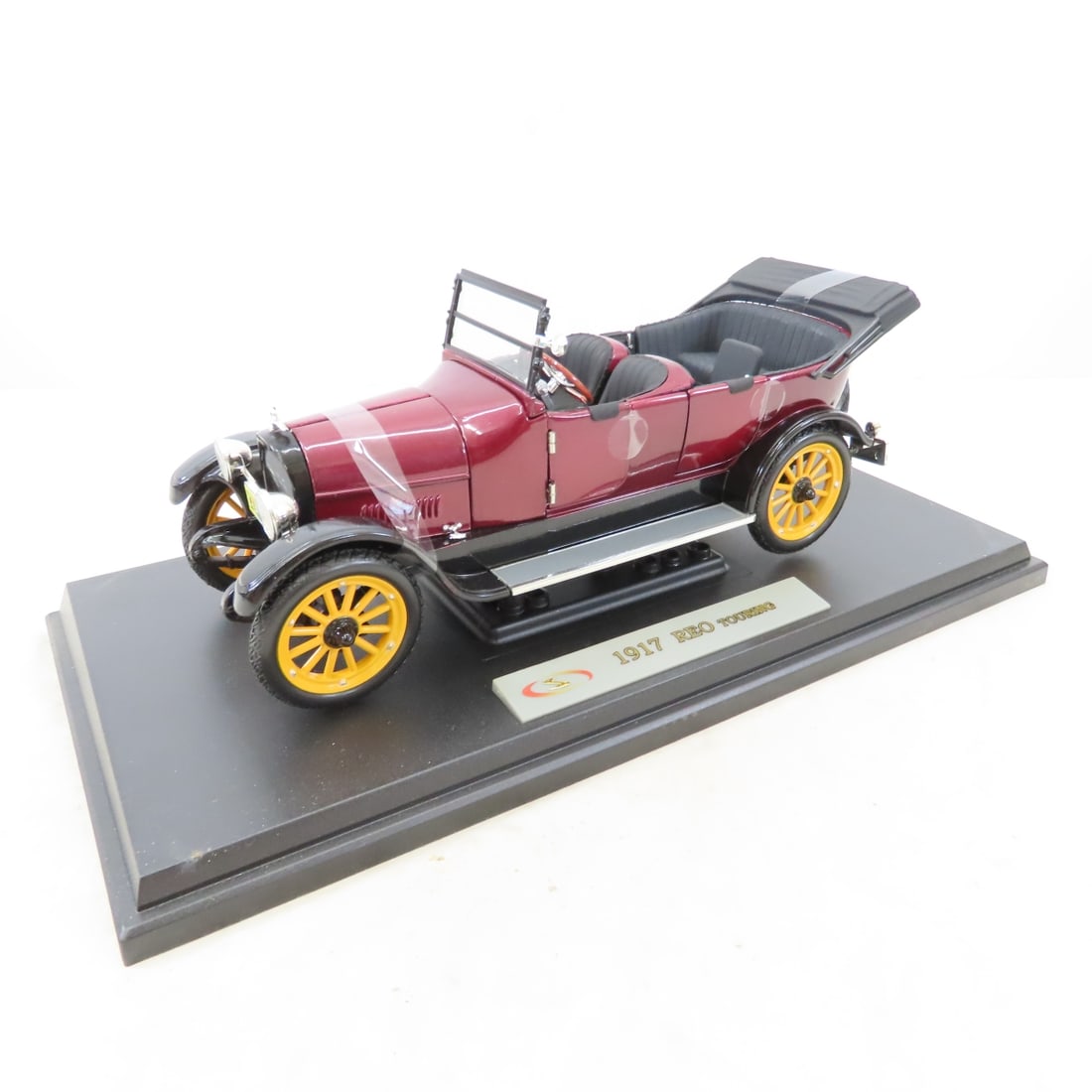 Signature Models 1917 REO Touring 1:18 Diecast - 3