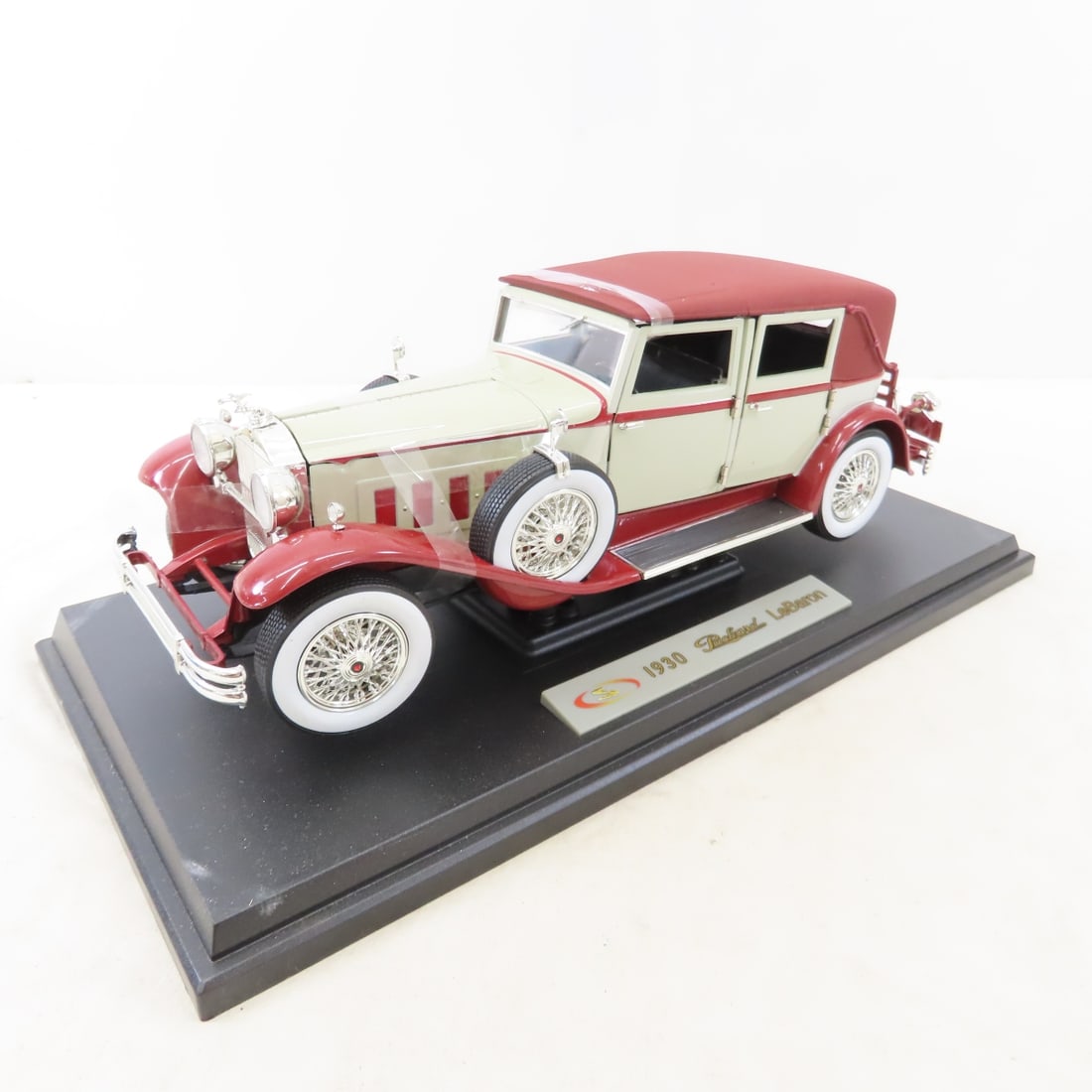 Signature Models1930 Packard LeBaron 1:18 Diecast - 3