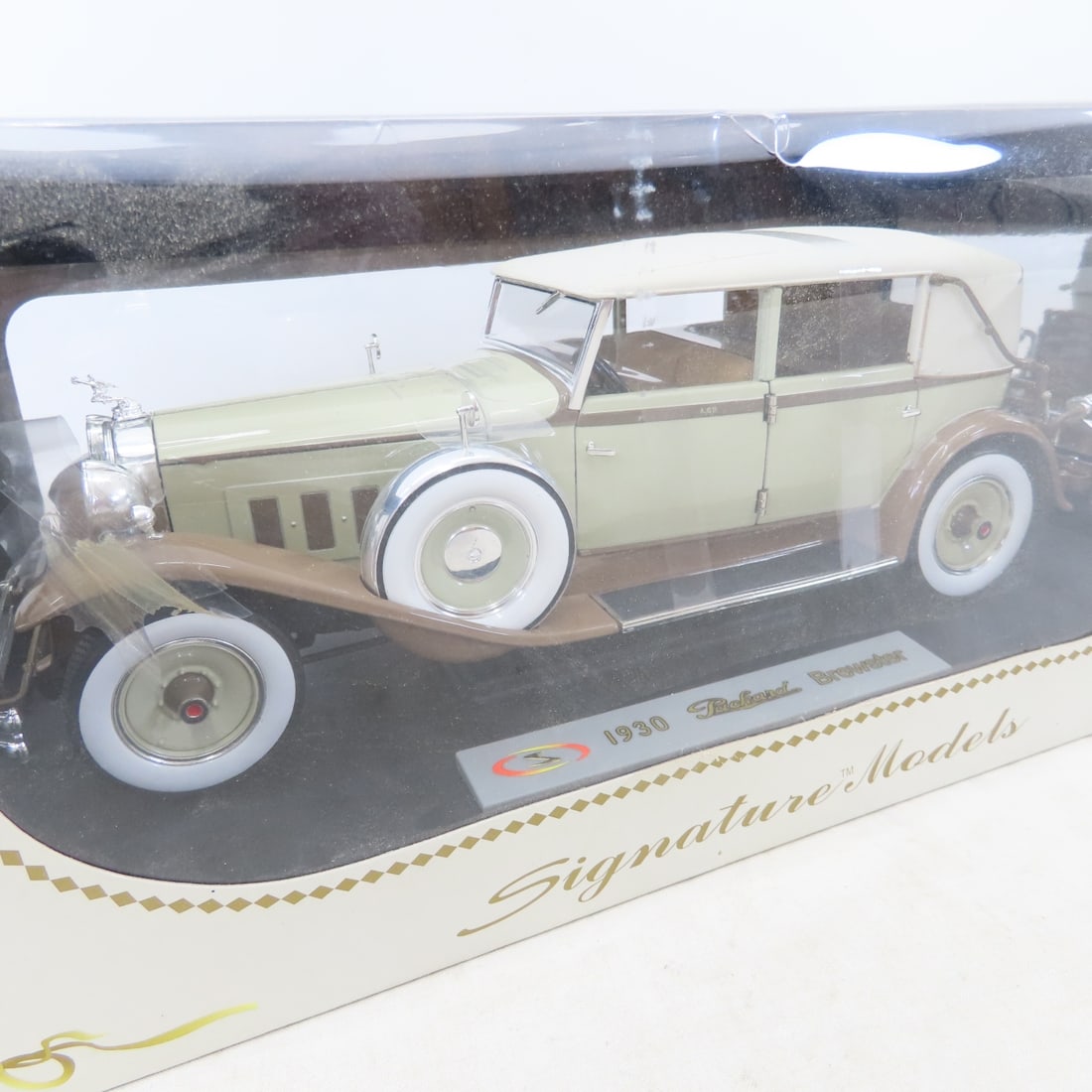 Signature Models1930 Packard Brewster 1:18 Diecast - 2