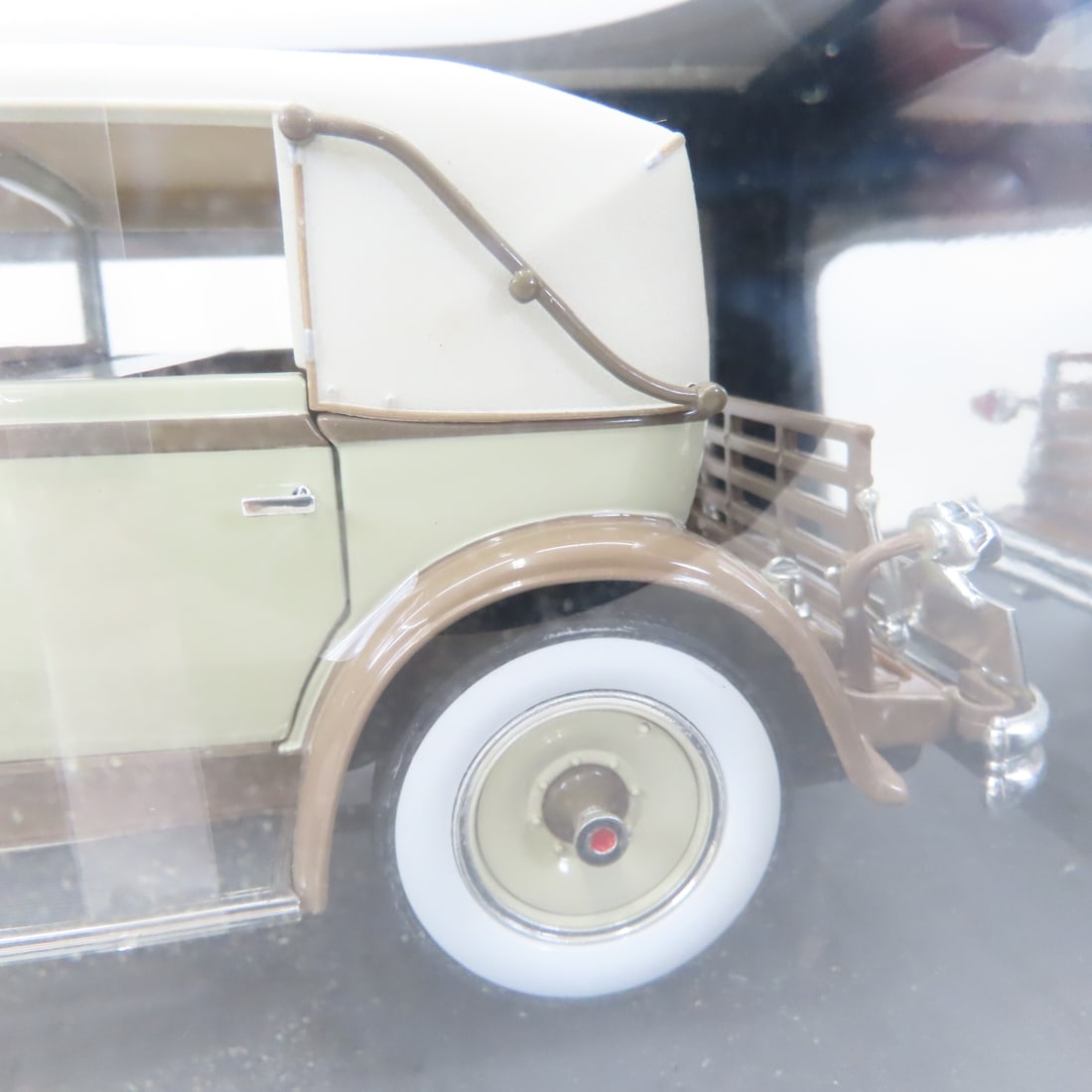 Signature Models1930 Packard Brewster 1:18 Diecast - 4