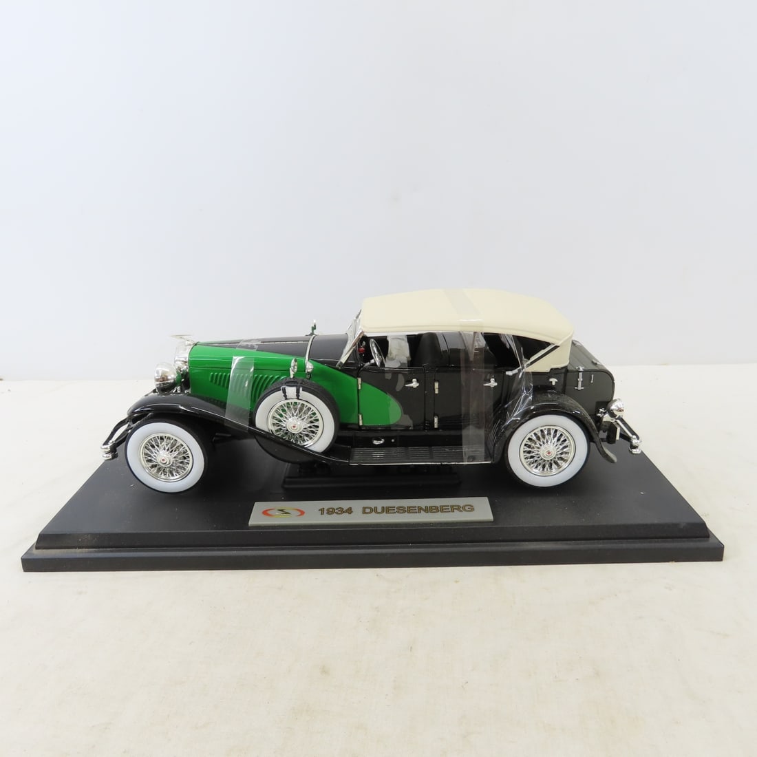 Model A & Duesenberg Signature Models 1:18 Diecast - 12