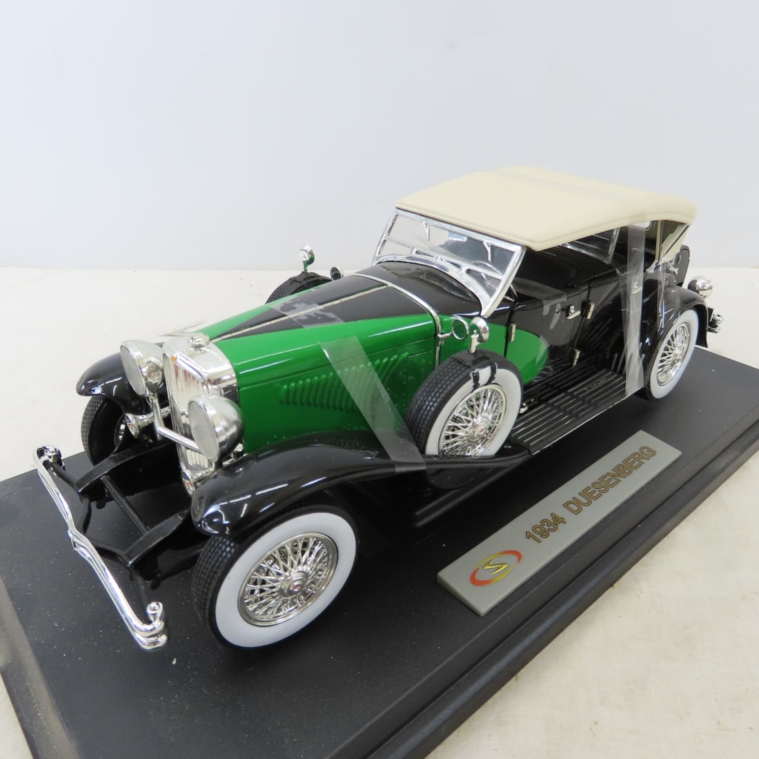 Model A & Duesenberg Signature Models 1:18 Diecast - 14