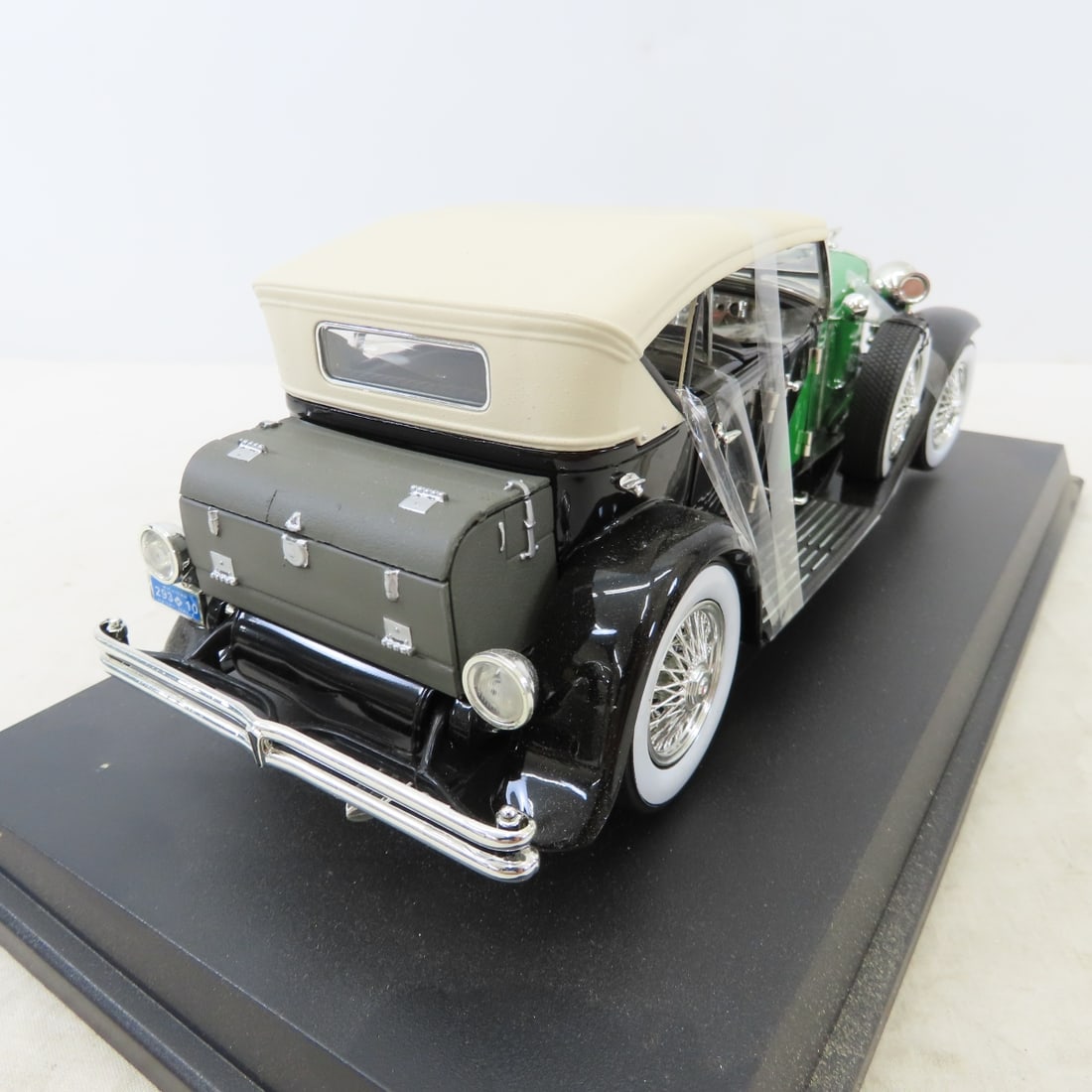 Model A & Duesenberg Signature Models 1:18 Diecast - 16