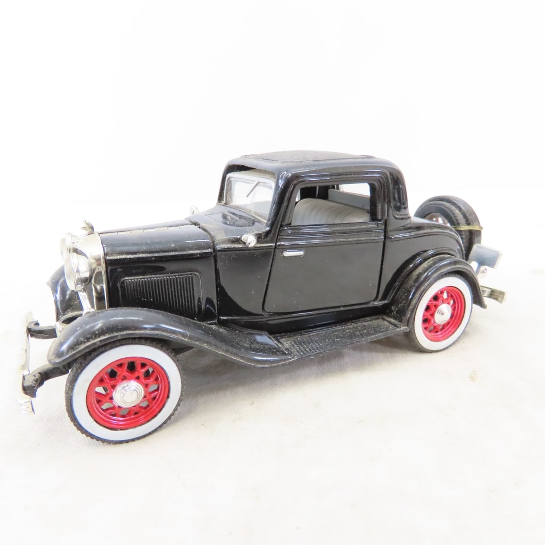 Matchbox, 1:24 &1:32 Scale Loose Diecast Cars - 4