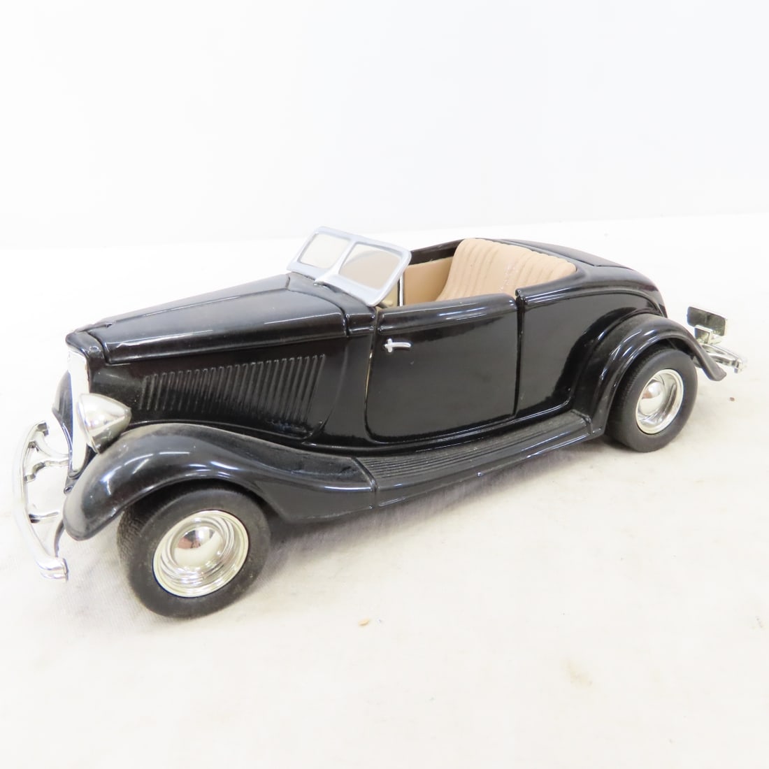 Matchbox, 1:24 &1:32 Scale Loose Diecast Cars - 9