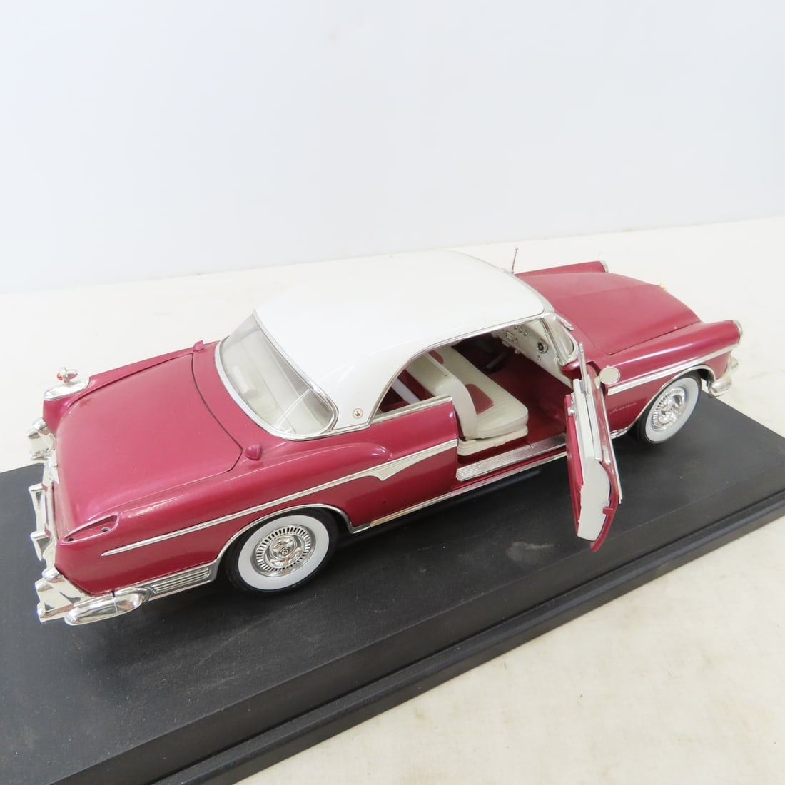 4 Road Signature, Signature Models & MotorMax 1:18 - 4