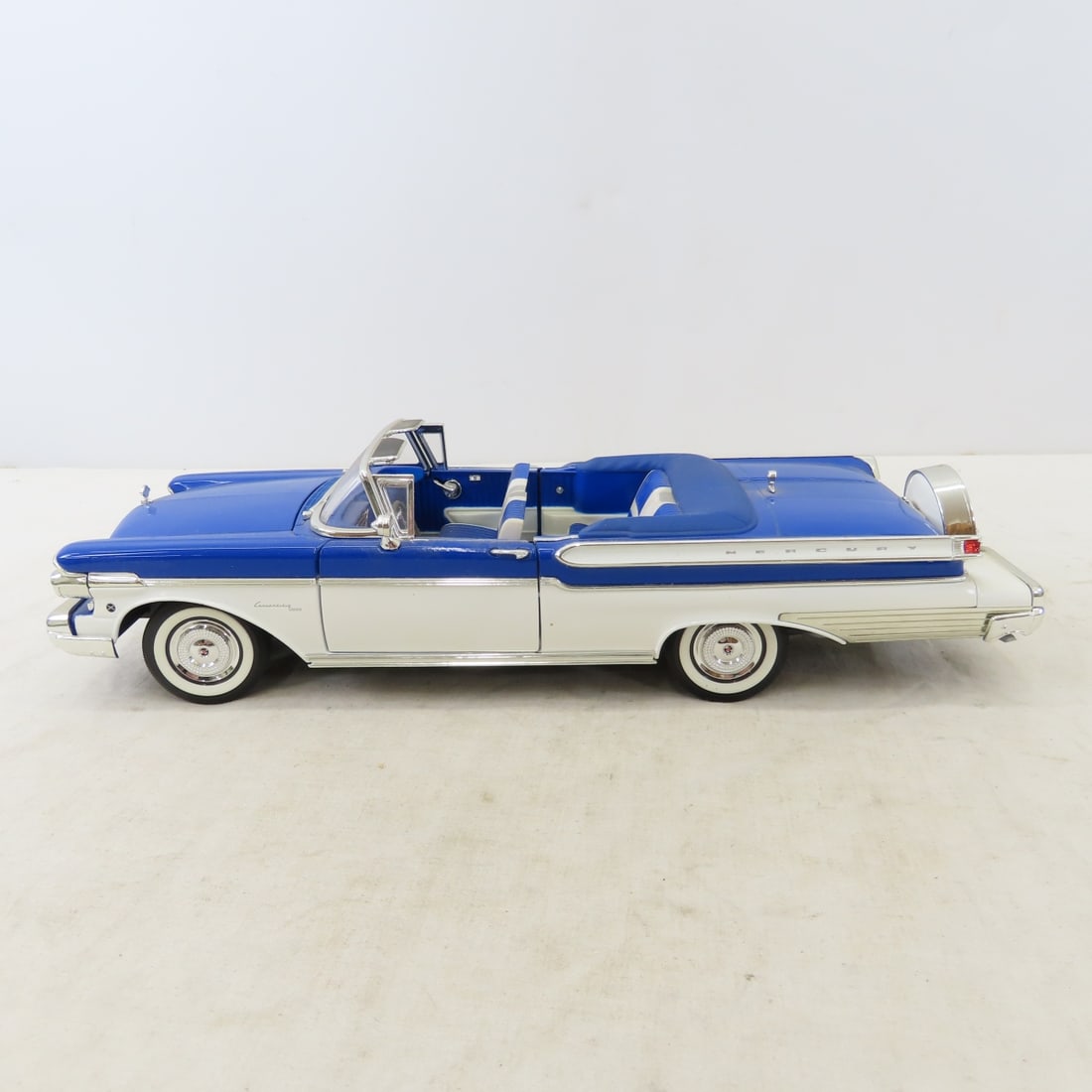 4 Road Signature, Signature Models & MotorMax 1:18 - 8