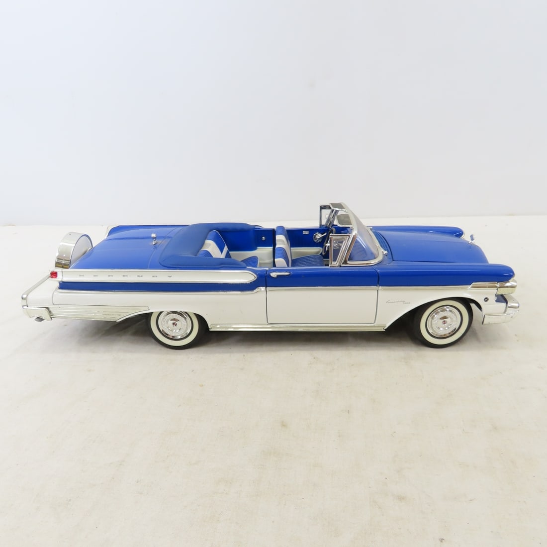4 Road Signature, Signature Models & MotorMax 1:18 - 9
