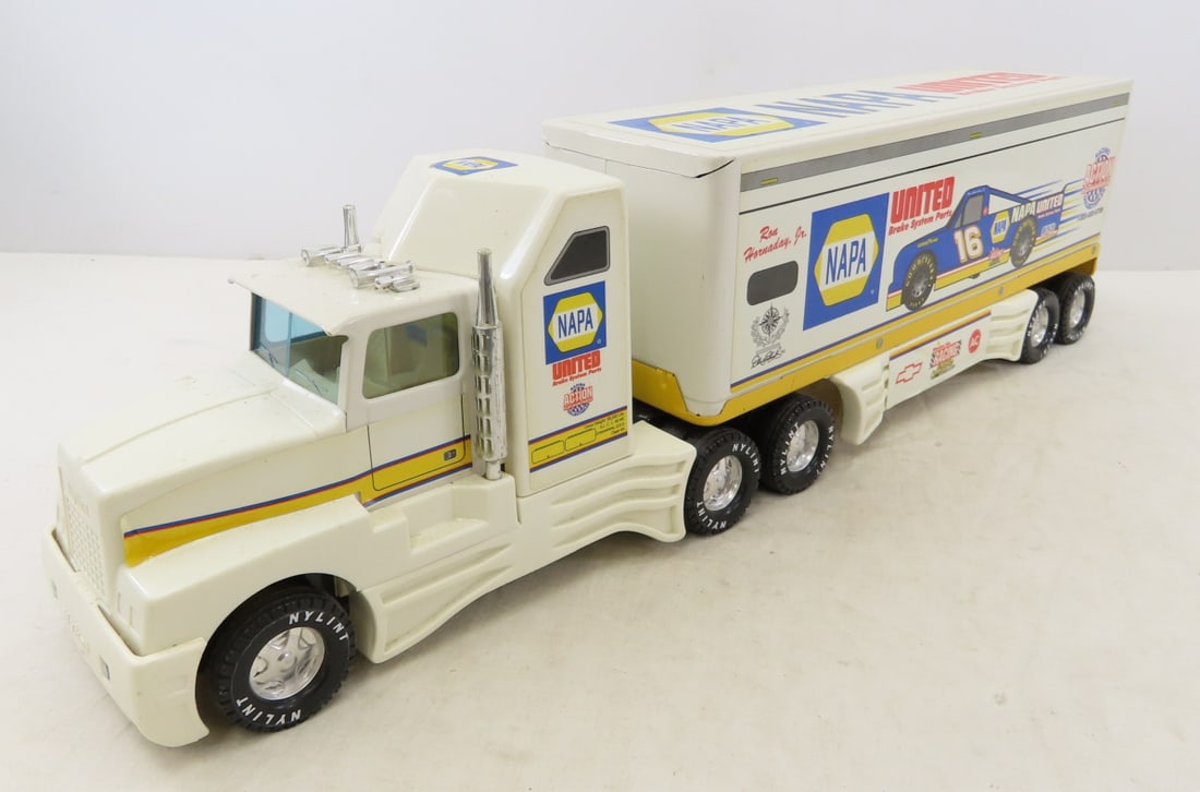 Nylint NAPA United Brake Systems Tractor Trailer (1 of 14)