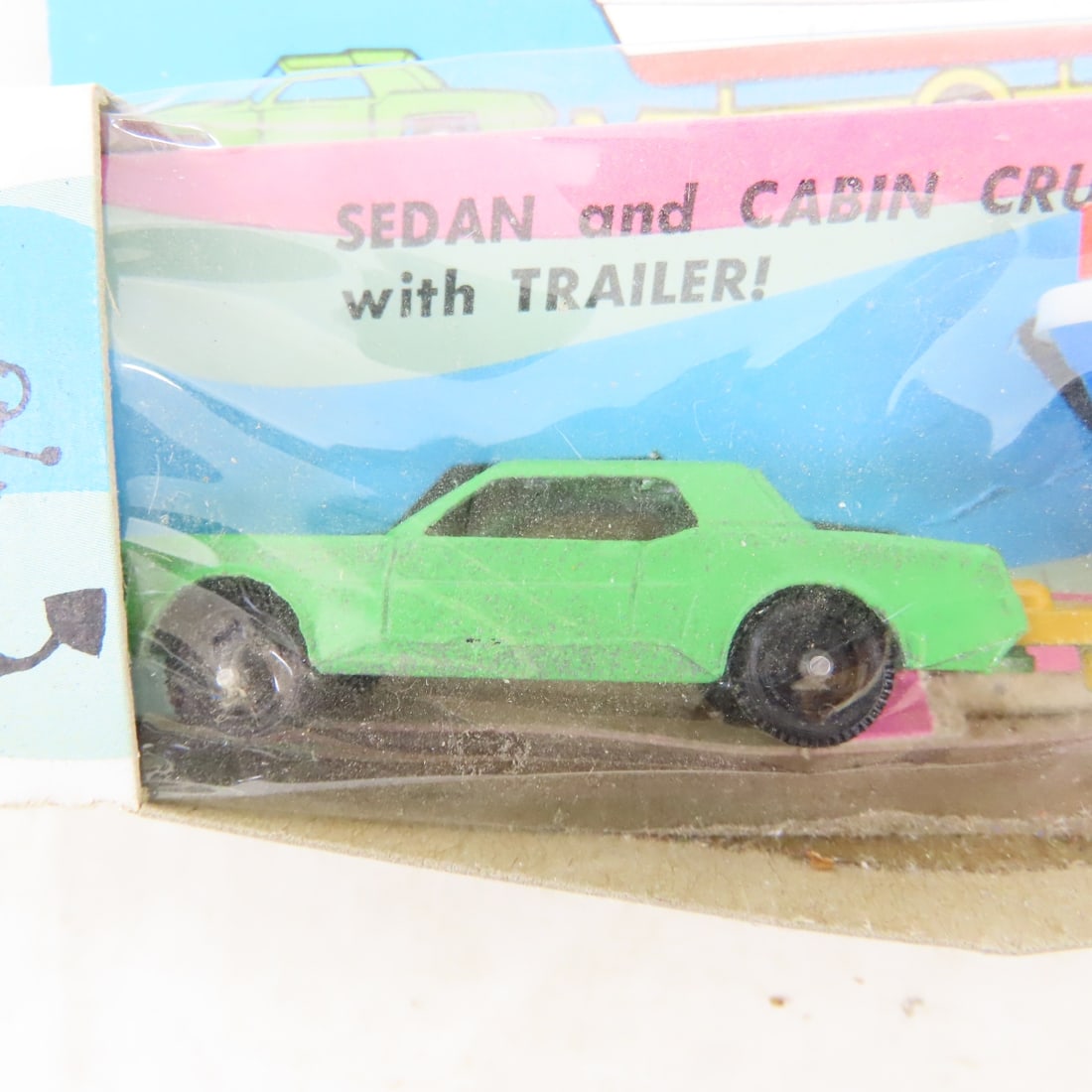 Tootsietoy Car & Cabin Cruiser w/Trailer on card - 3